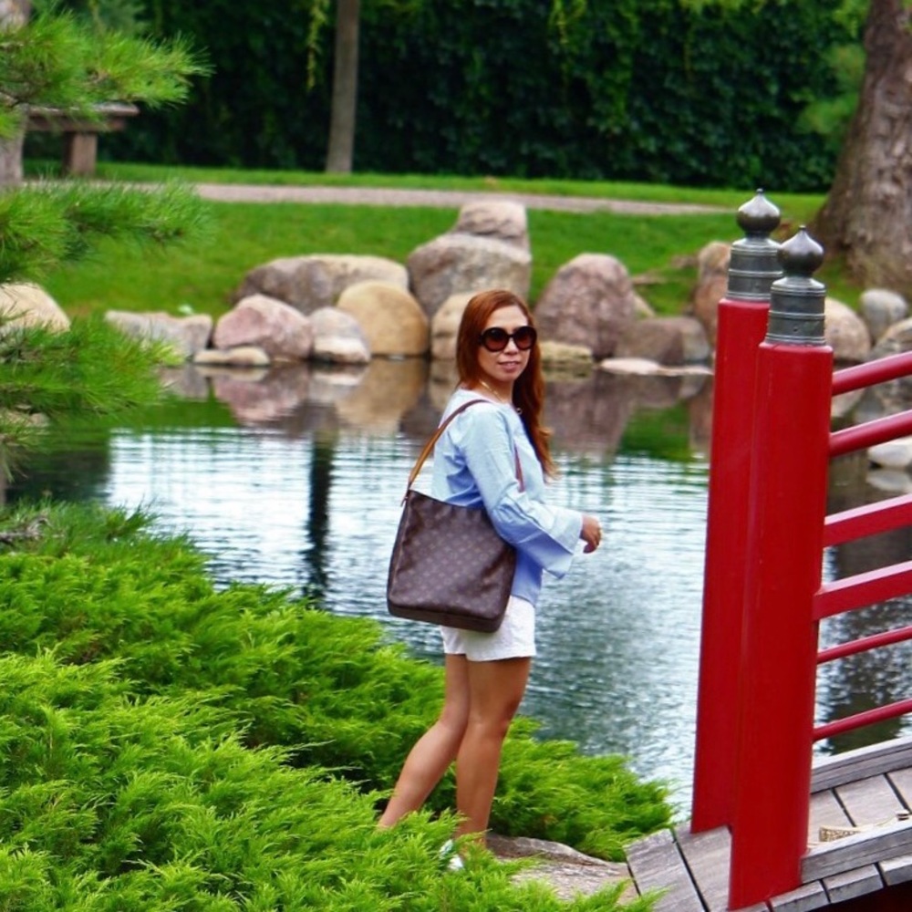 🌷SOLD🌷 Authentic Louis Vuitton Looping GM